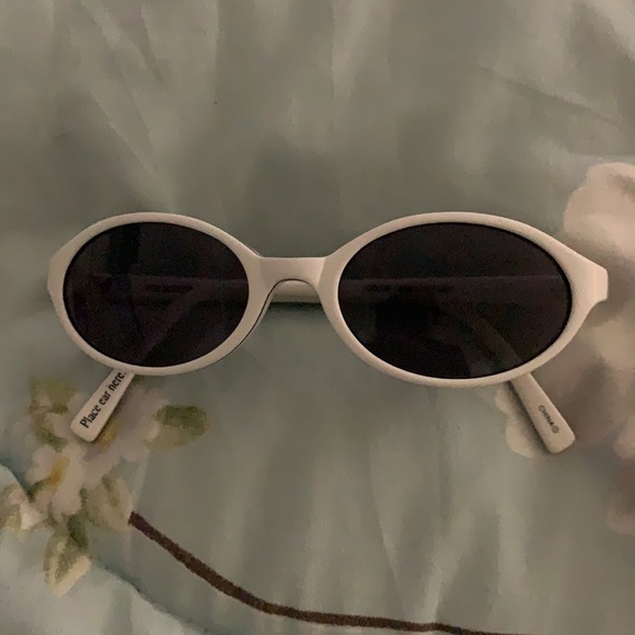 Cute and fun original Joe Boxer glasses. Like brand new no scratches - Picture 2 of 3